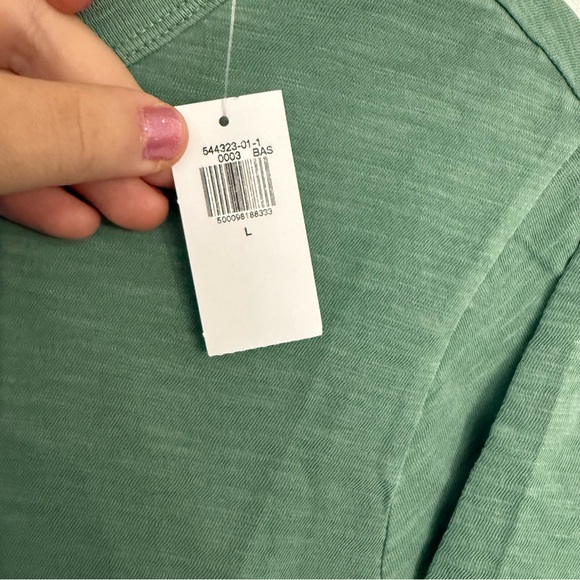 NWT Old Navy Everywear T-Shirt in White and Seafoam Green Size L - Picture 2 of 8